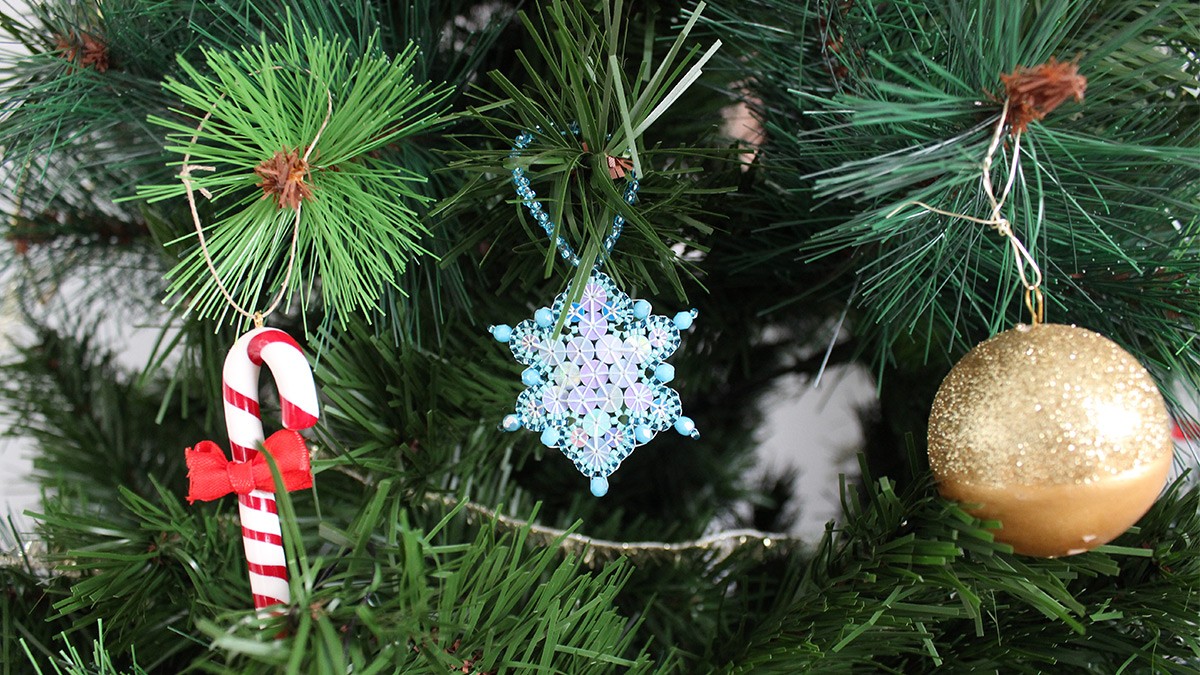 Schema Decorazione natalizia fai da te con fiocchi di neve e glitter di Lunéville Schema Decorazione natalizia fai da te con fiocchi di neve e glitter di Lunéville