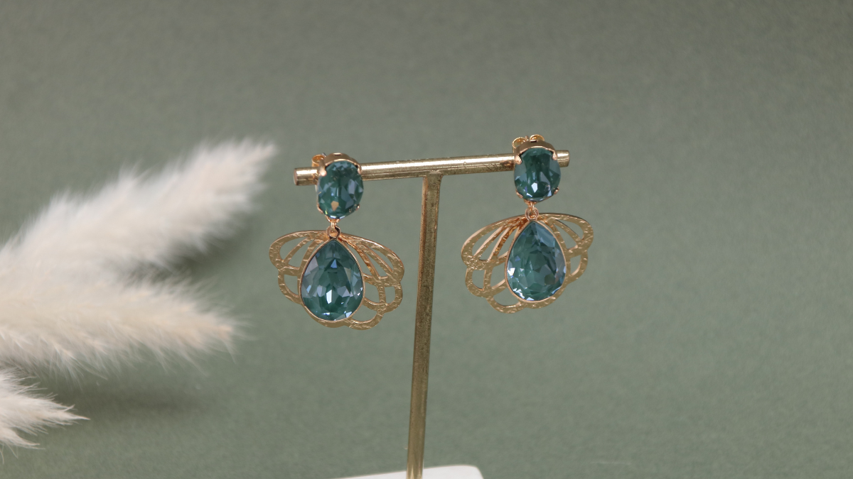 Schema Orecchini in cristallo verde con cabochon Swarovski e PureCrystal Schema Orecchini in cristallo verde con cabochon Swarovski e PureCrystal