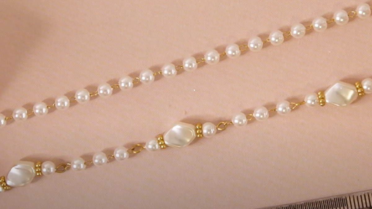 Impilaggio di bracciali in oro Manon e perle in finta madreperla : Tappa 6 Impilaggio di bracciali in oro Manon e perle in finta madreperla : Tappa 6