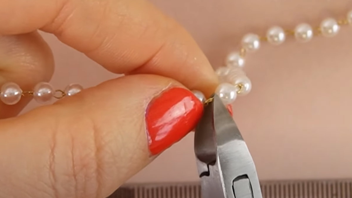 Impilaggio di bracciali in oro Manon e perle in finta madreperla : Tappa 2 Impilaggio di bracciali in oro Manon e perle in finta madreperla : Tappa 2