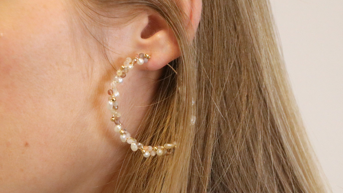 Schema Creoli fai da te con effetto a grappolo d'oro con perle e gemme d'acqua dolce Schema Creoli fai da te con effetto a grappolo d'oro con perle e gemme d'acqua dolce