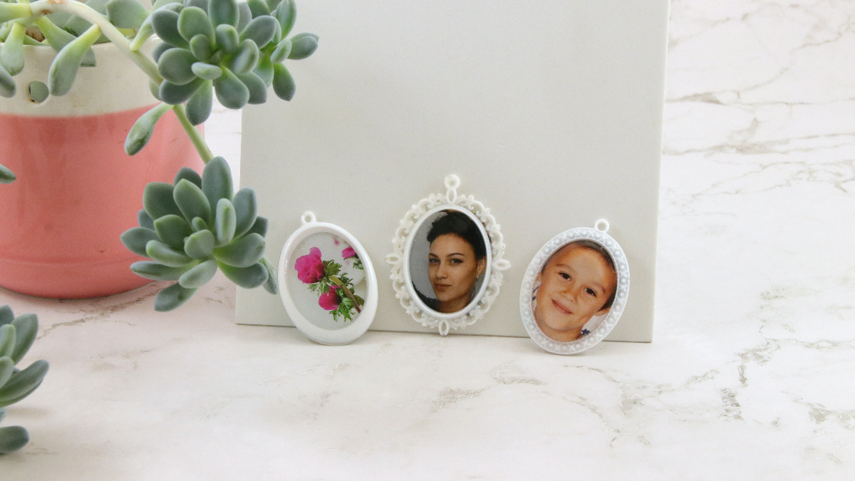 Schema Cornici in resina con inclusione di carta fotografica Schema Cornici in resina con inclusione di carta fotografica