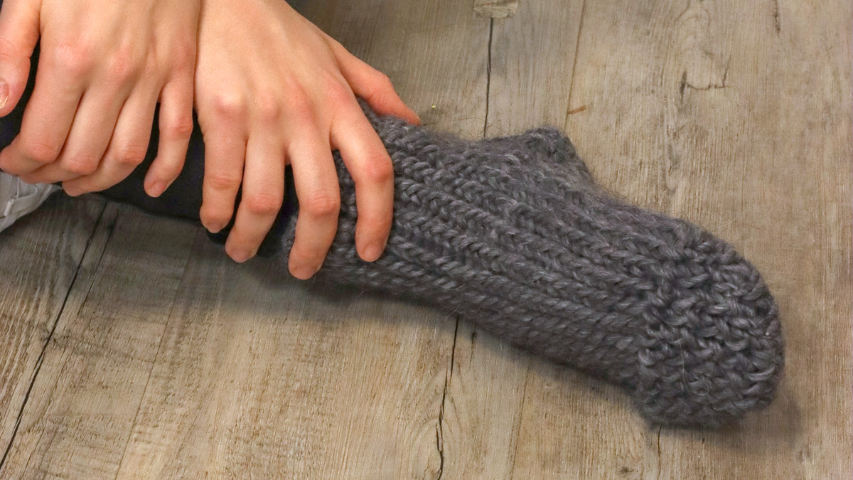 Schema Pantofole di lana Tuto con maglieria circolare gigante Schema Pantofole di lana Tuto con maglieria circolare gigante