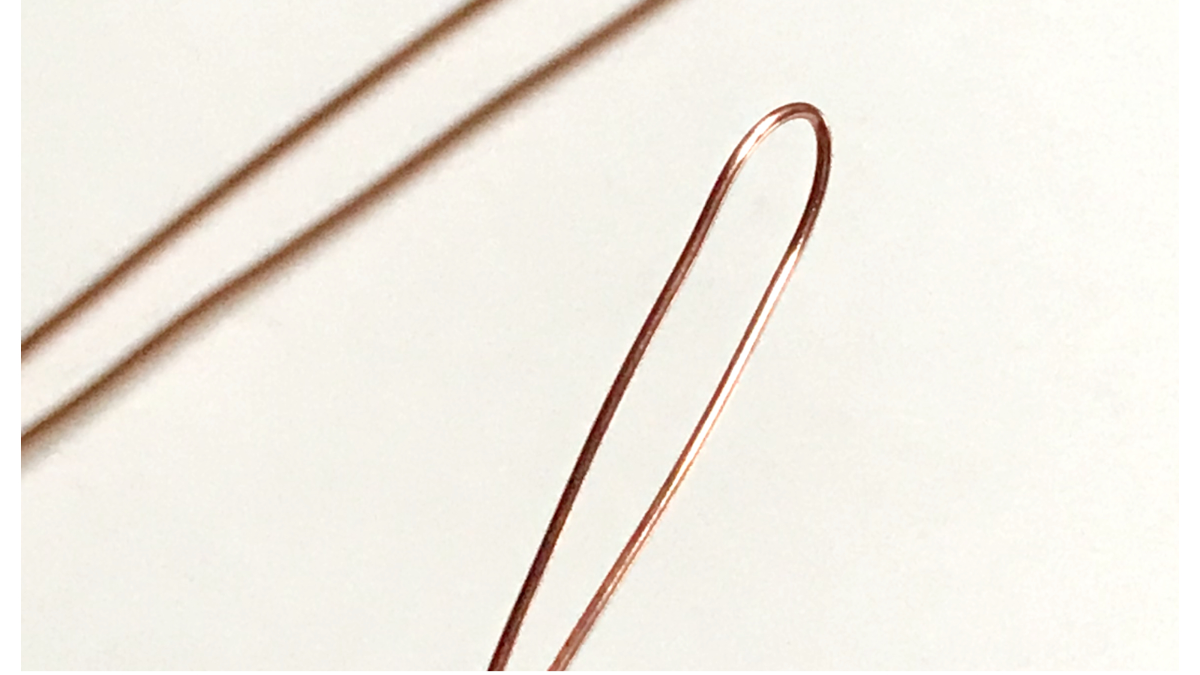 Ciondolo con cabochon di pietra preziosa e filo di rame : Tappa 2 Ciondolo con cabochon di pietra preziosa e filo di rame : Tappa 2