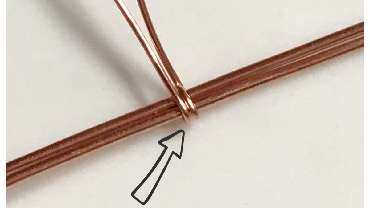 Ciondolo con cabochon di pietra preziosa e filo di rame : Tappa 5 Ciondolo con cabochon di pietra preziosa e filo di rame : Tappa 5