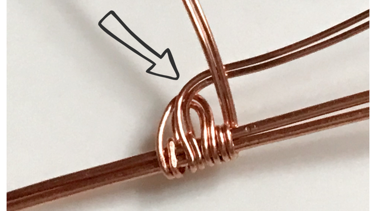 Ciondolo con cabochon di pietra preziosa e filo di rame : Tappa 13 Ciondolo con cabochon di pietra preziosa e filo di rame : Tappa 13