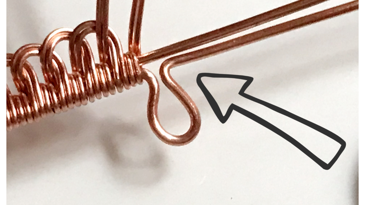 Ciondolo con cabochon di pietra preziosa e filo di rame : Tappa 21 Ciondolo con cabochon di pietra preziosa e filo di rame : Tappa 21