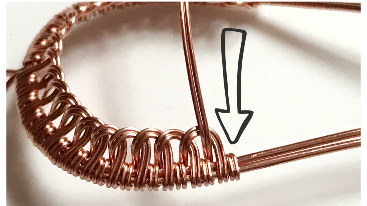 Ciondolo con cabochon di pietra preziosa e filo di rame : Tappa 25 Ciondolo con cabochon di pietra preziosa e filo di rame : Tappa 25