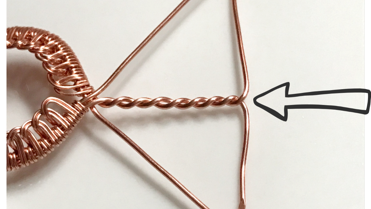 Ciondolo con cabochon di pietra preziosa e filo di rame : Tappa 31 Ciondolo con cabochon di pietra preziosa e filo di rame : Tappa 31