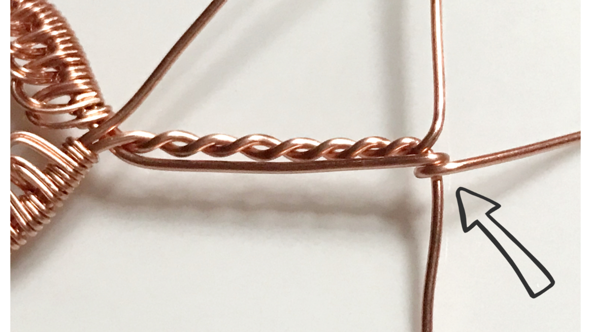 Ciondolo con cabochon di pietra preziosa e filo di rame : Tappa 32 Ciondolo con cabochon di pietra preziosa e filo di rame : Tappa 32