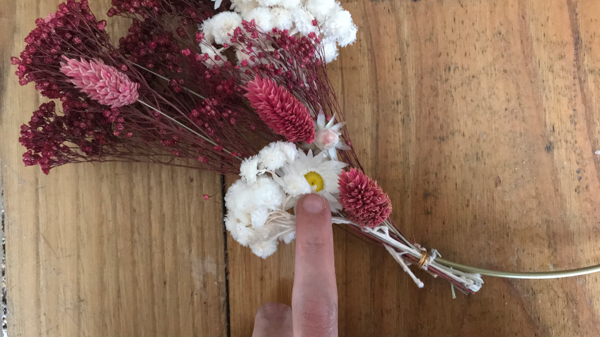 Decorazione bohémien fai da te - Corona di fiori secchi : Tappa 7 Decorazione bohémien fai da te - Corona di fiori secchi : Tappa 7