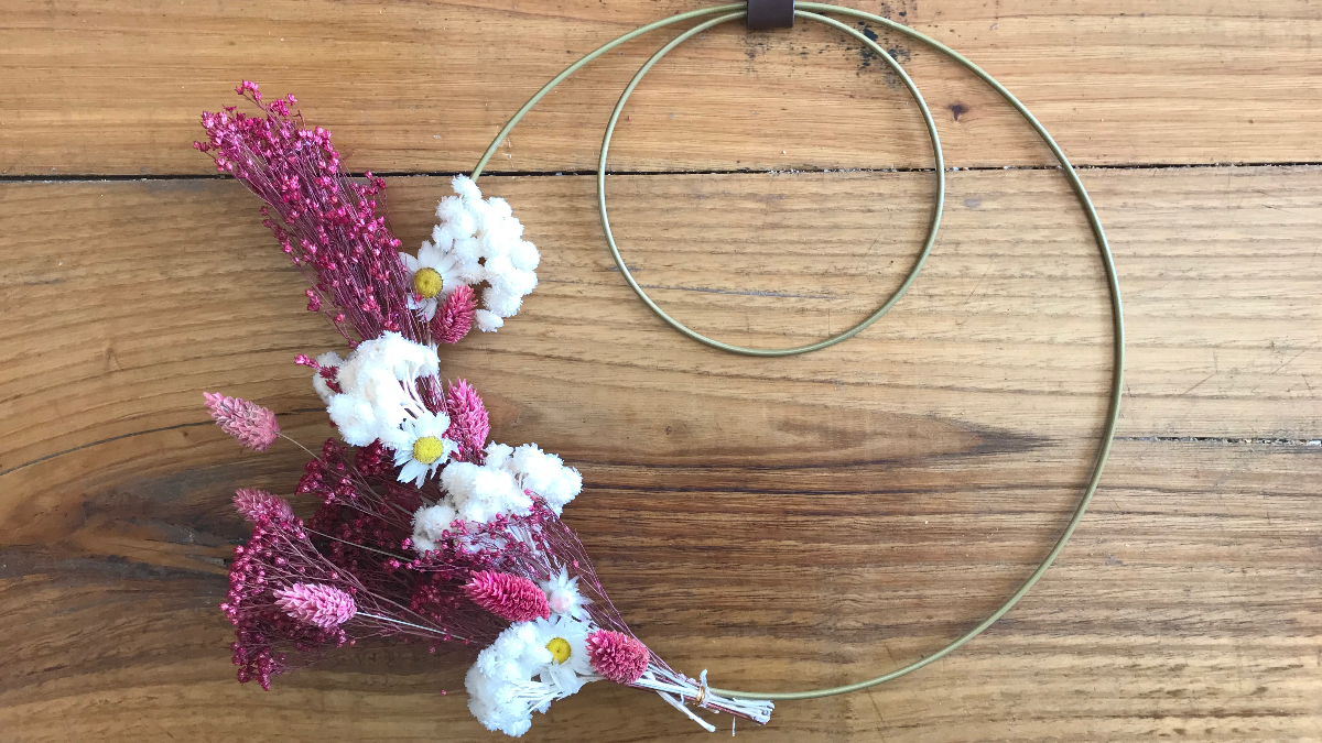 Decorazione bohémien fai da te - Corona di fiori secchi : Tappa 10 Decorazione bohémien fai da te - Corona di fiori secchi : Tappa 10