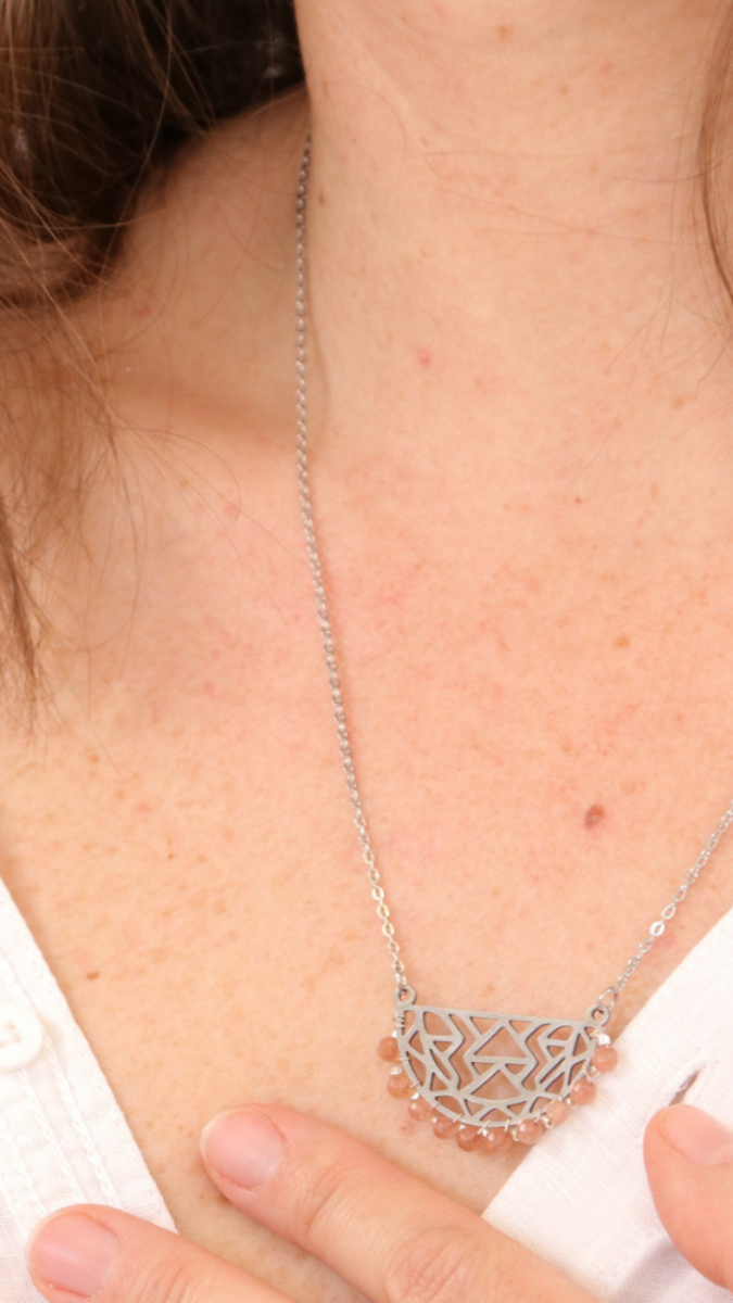 Schema Collana in acciaio inossidabile con perle di gemme sfaccettate Schema Collana in acciaio inossidabile con perle di gemme sfaccettate