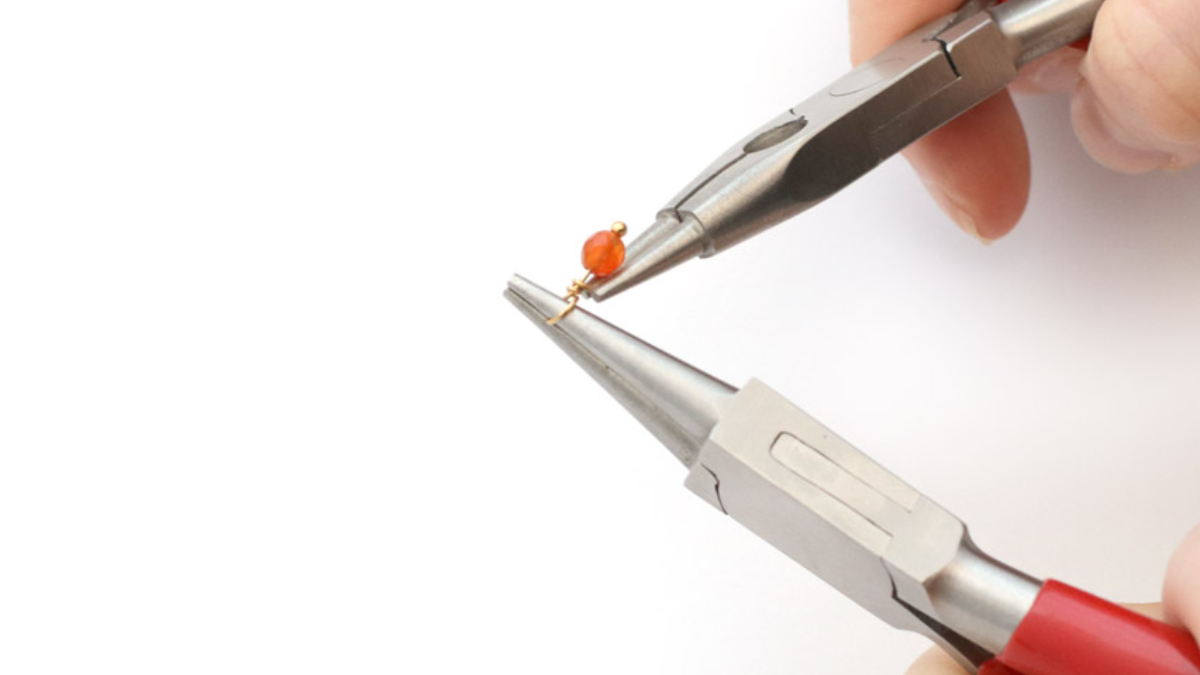 Bracciale Jonc semainier diamanté dorato con charms in oro fine alfabeto : Tappa 3 Bracciale Jonc semainier diamanté dorato con charms in oro fine alfabeto : Tappa 3