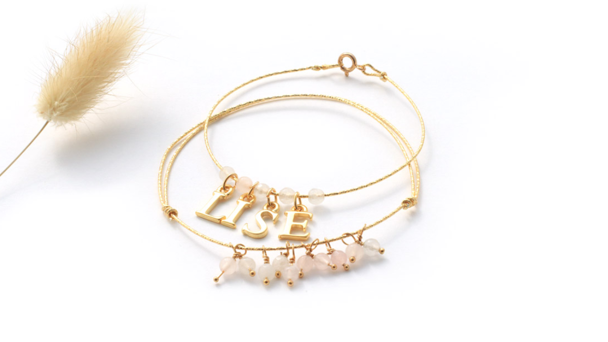 Bracciale Jonc semainier diamanté dorato con charms in oro fine alfabeto : Tappa 7 Bracciale Jonc semainier diamanté dorato con charms in oro fine alfabeto : Tappa 7