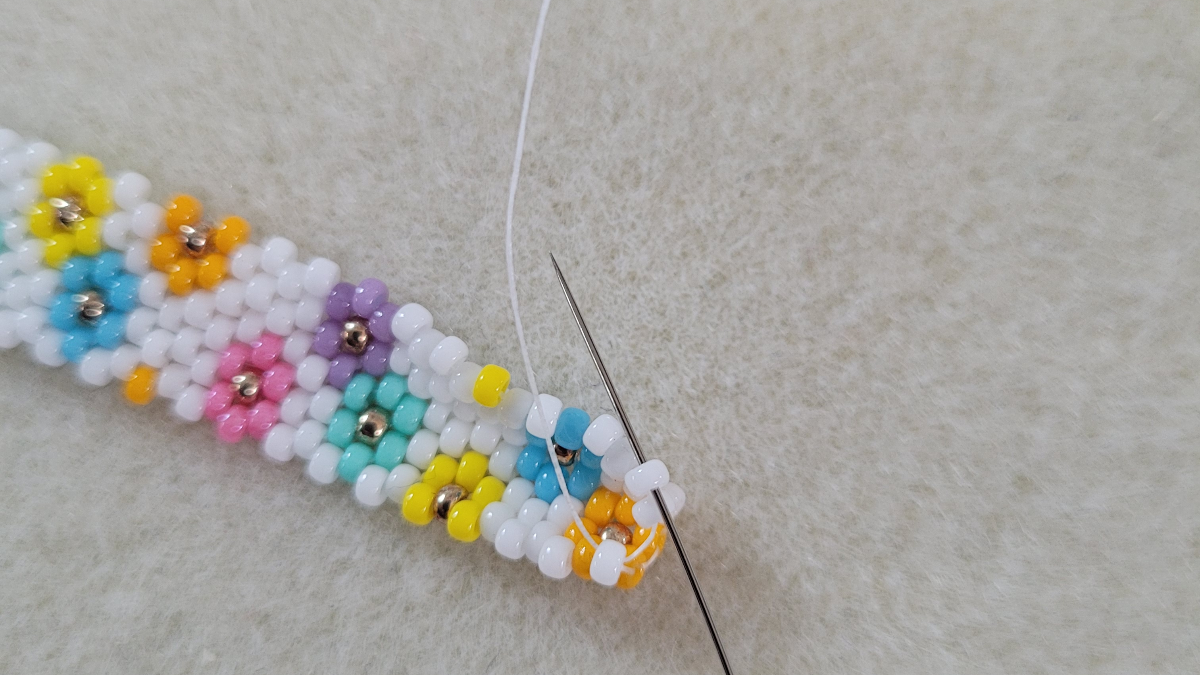 Miyuki peyote weave daisy flower bracelet : Tappa 4 Miyuki peyote weave daisy flower bracelet : Tappa 4