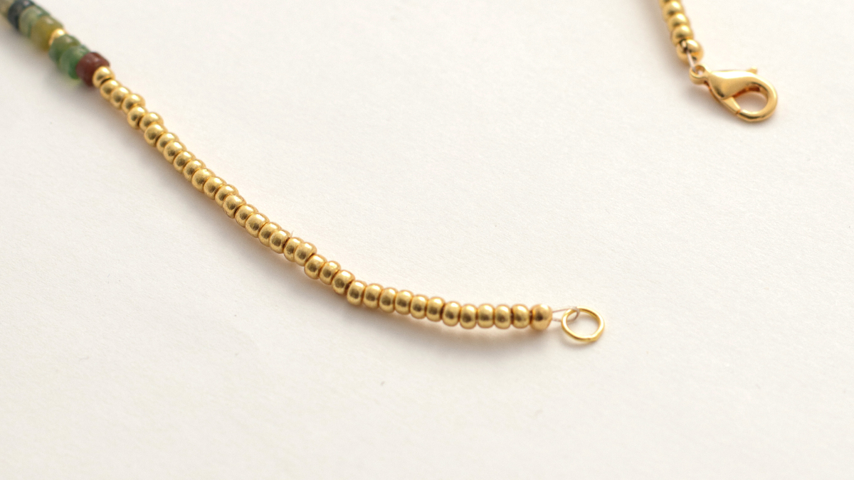 Collana trendy con gemme di Agata colorata, perline Miyuki e briolette di avventurina sfaccettata : Tappa 5 Collana trendy con gemme di Agata colorata, perline Miyuki e briolette di avventurina sfaccettata : Tappa 5