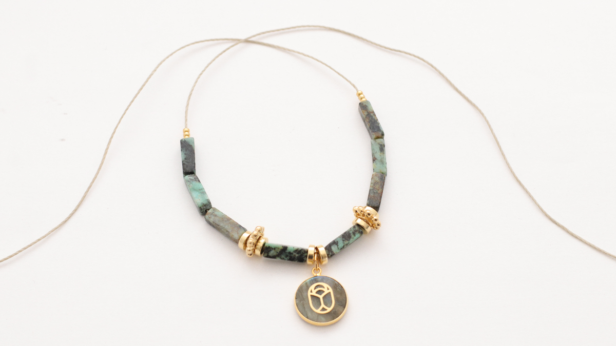 Tutorial sui braccialetti regolabili con perline di labradorite e turchese : Tappa 1 Tutorial sui braccialetti regolabili con perline di labradorite e turchese : Tappa 1