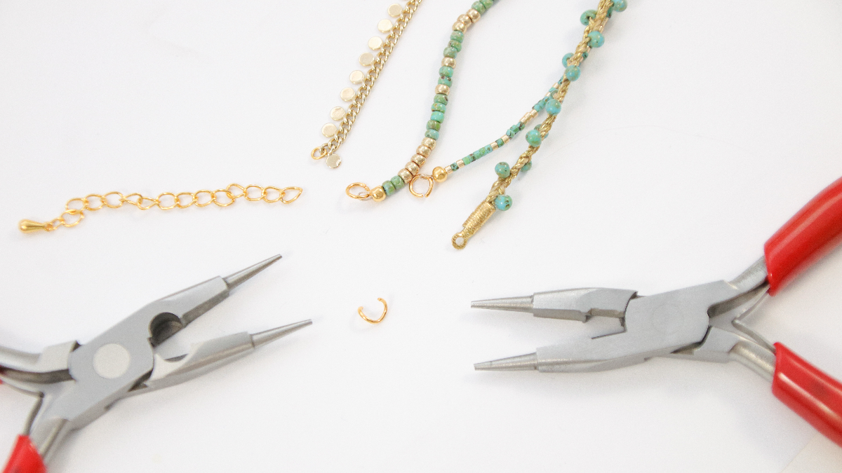 Cavigliera con catena fantasia e perline Miyuki : Tappa 8 Cavigliera con catena fantasia e perline Miyuki : Tappa 8