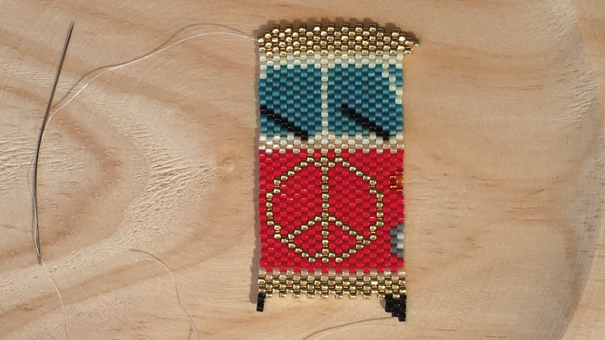 Tessitura Van in brickstitch con perline Miyuki Delicas 11/0 : Tappa 5 Tessitura Van in brickstitch con perline Miyuki Delicas 11/0 : Tappa 5