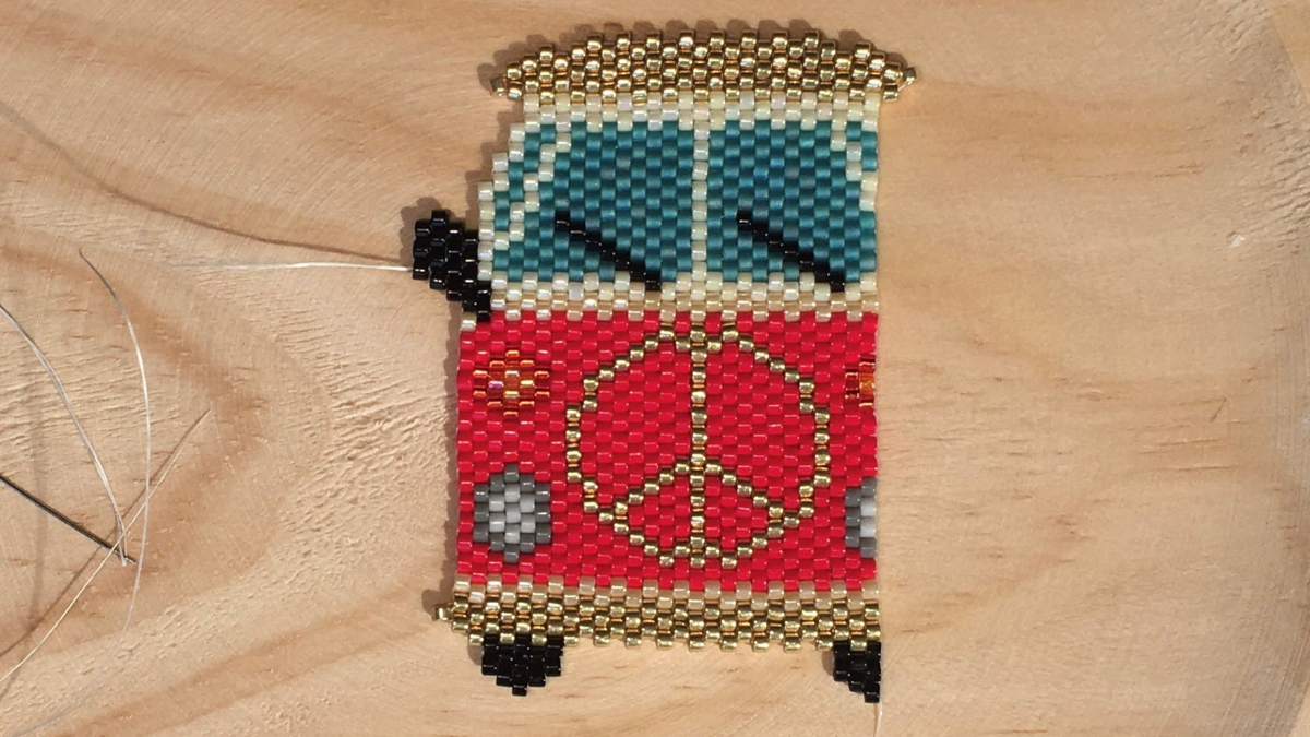 Tessitura Van in brickstitch con perline Miyuki Delicas 11/0 : Tappa 7 Tessitura Van in brickstitch con perline Miyuki Delicas 11/0 : Tappa 7