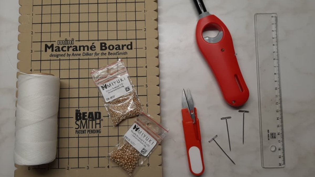 Cavigliera fai da te con motivo a foglia Micromacramé e perline Miyuki : Tappa 1 Cavigliera fai da te con motivo a foglia Micromacramé e perline Miyuki : Tappa 1