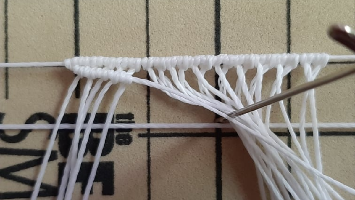 Cavigliera fai da te con motivo a foglia Micromacramé e perline Miyuki : Tappa 3 Cavigliera fai da te con motivo a foglia Micromacramé e perline Miyuki : Tappa 3