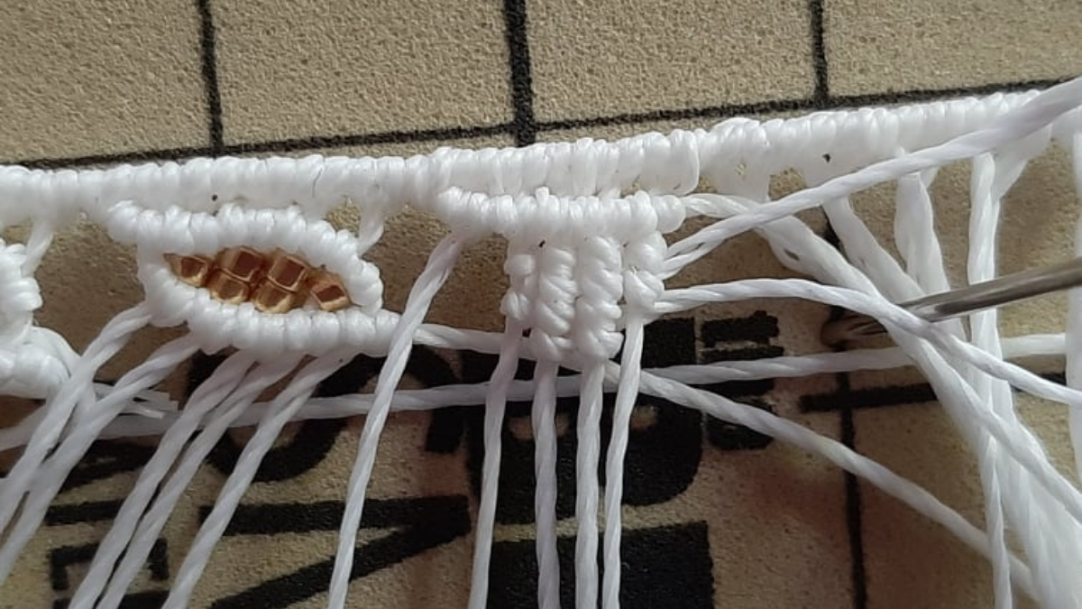 Cavigliera fai da te con motivo a foglia Micromacramé e perline Miyuki : Tappa 7 Cavigliera fai da te con motivo a foglia Micromacramé e perline Miyuki : Tappa 7
