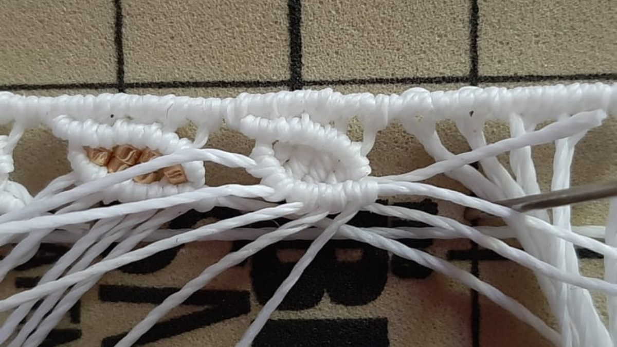 Cavigliera fai da te con motivo a foglia Micromacramé e perline Miyuki : Tappa 8 Cavigliera fai da te con motivo a foglia Micromacramé e perline Miyuki : Tappa 8