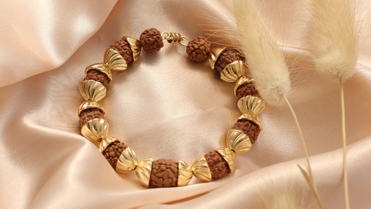 Schema Bracciale fai da te di perline Rudraksha o lacrime di Shiva Schema Bracciale fai da te di perline Rudraksha o lacrime di Shiva