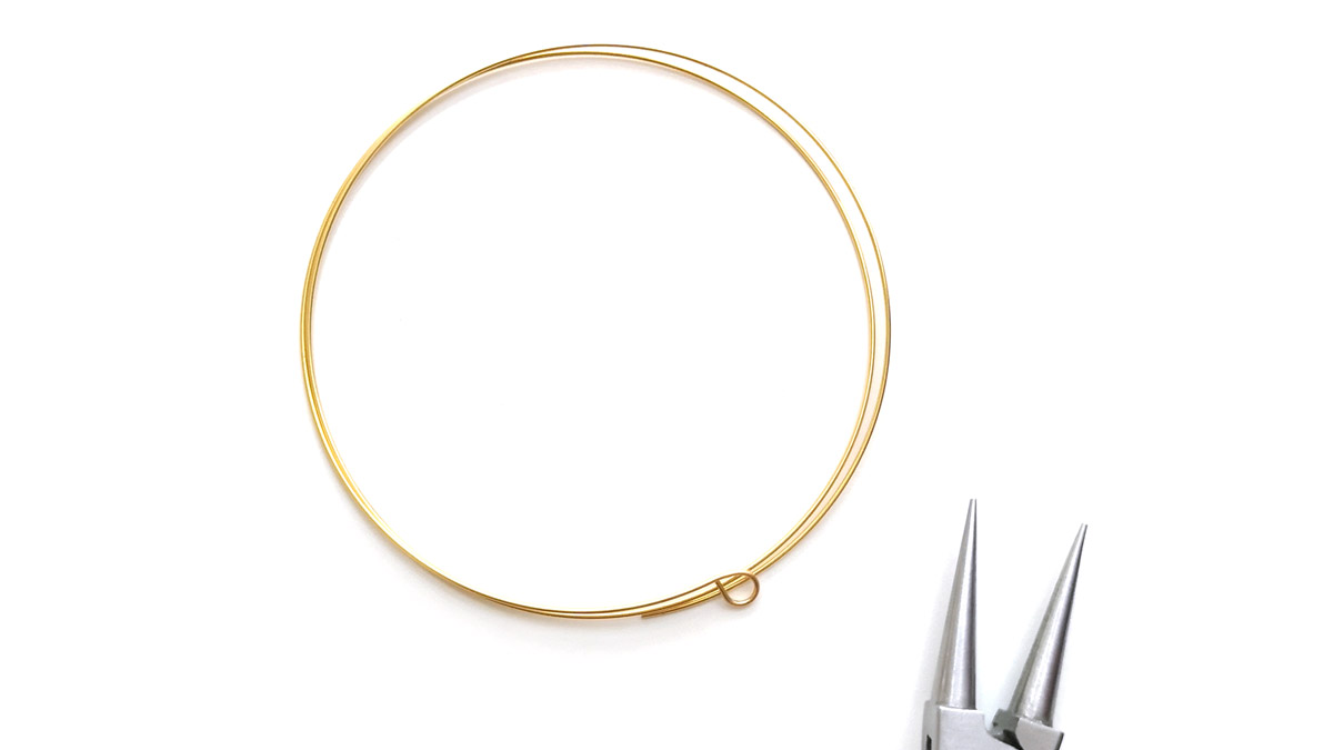 Bracciale fai da te di perline Rudraksha o lacrime di Shiva : Tappa 2 Bracciale fai da te di perline Rudraksha o lacrime di Shiva : Tappa 2