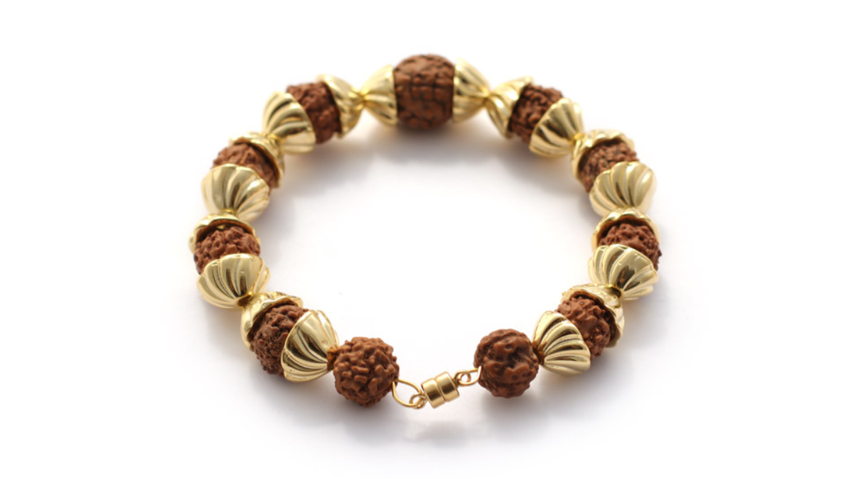 Bracciale fai da te di perline Rudraksha o lacrime di Shiva : Tappa 4 Bracciale fai da te di perline Rudraksha o lacrime di Shiva : Tappa 4