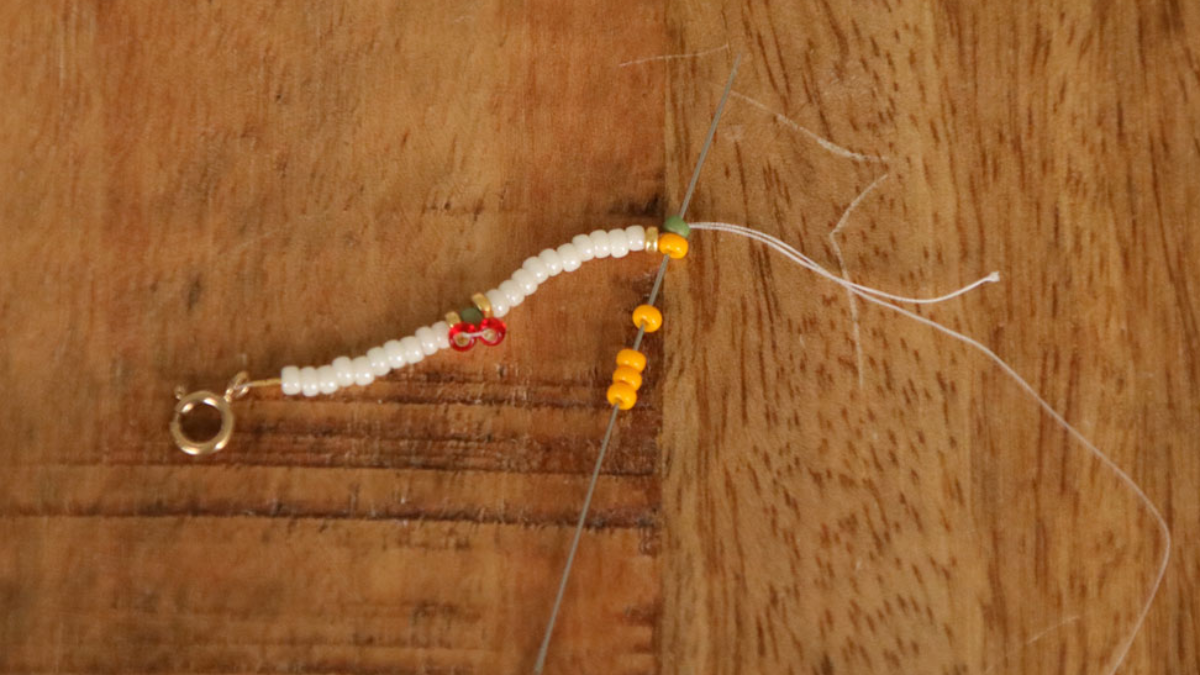 Bracciale di frutta fai da te con perline di semi : Tappa 3 Bracciale di frutta fai da te con perline di semi : Tappa 3