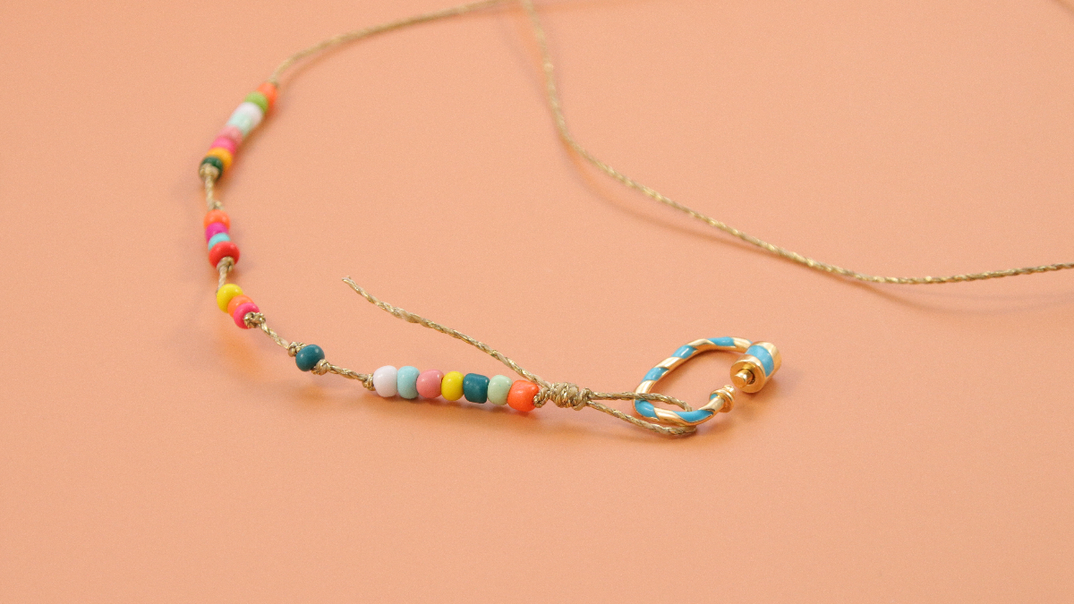 Bracciale multicolore fai da te 3 in 1 con perline di semi : Tappa 3 Bracciale multicolore fai da te 3 in 1 con perline di semi : Tappa 3