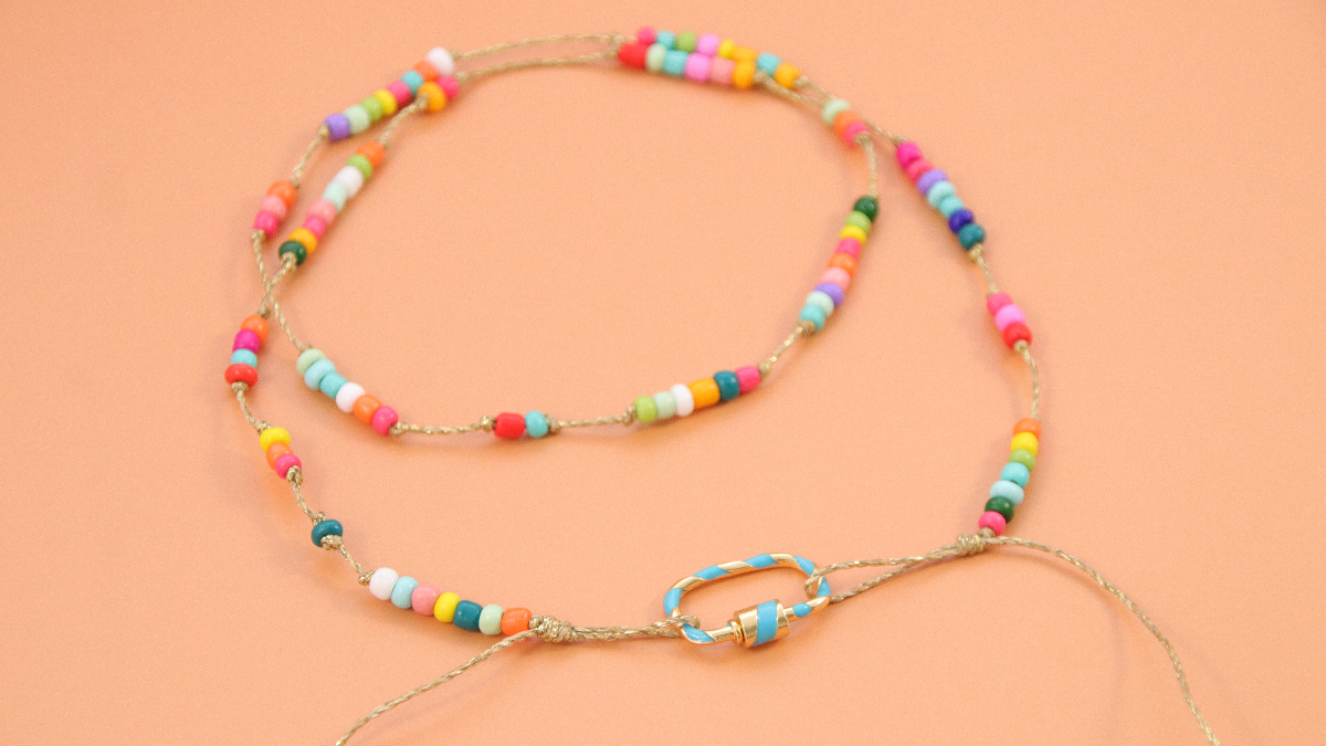 Bracciale multicolore fai da te 3 in 1 con perline di semi : Tappa 4 Bracciale multicolore fai da te 3 in 1 con perline di semi : Tappa 4