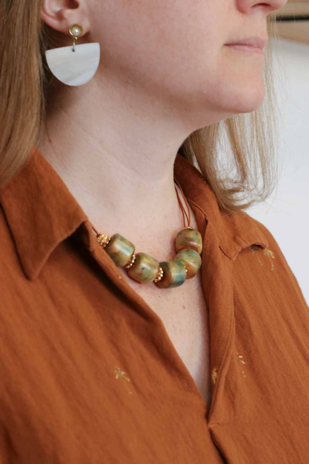 Schema Collana con grandi perle di argilla polimerica, imitazione della ceramica Schema Collana con grandi perle di argilla polimerica, imitazione della ceramica