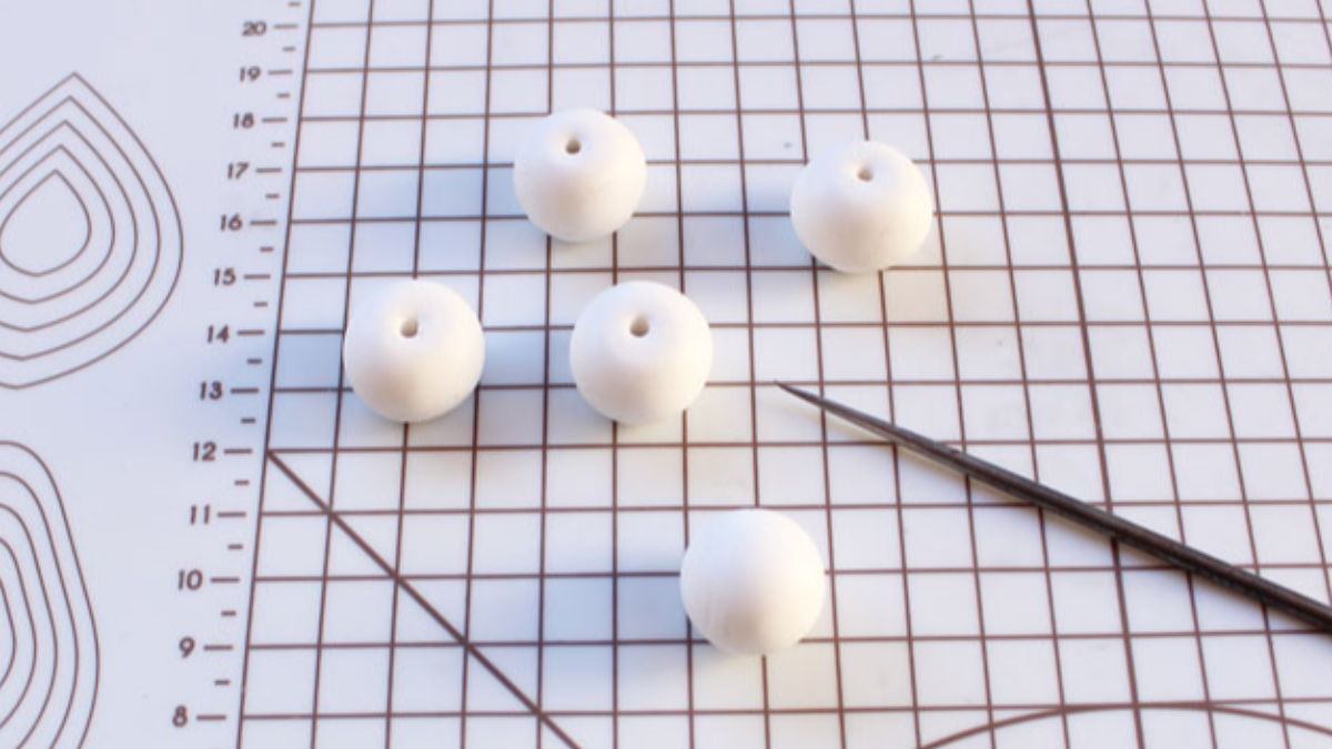 Collana con grandi perle di argilla polimerica, imitazione della ceramica : Tappa 3 Collana con grandi perle di argilla polimerica, imitazione della ceramica : Tappa 3