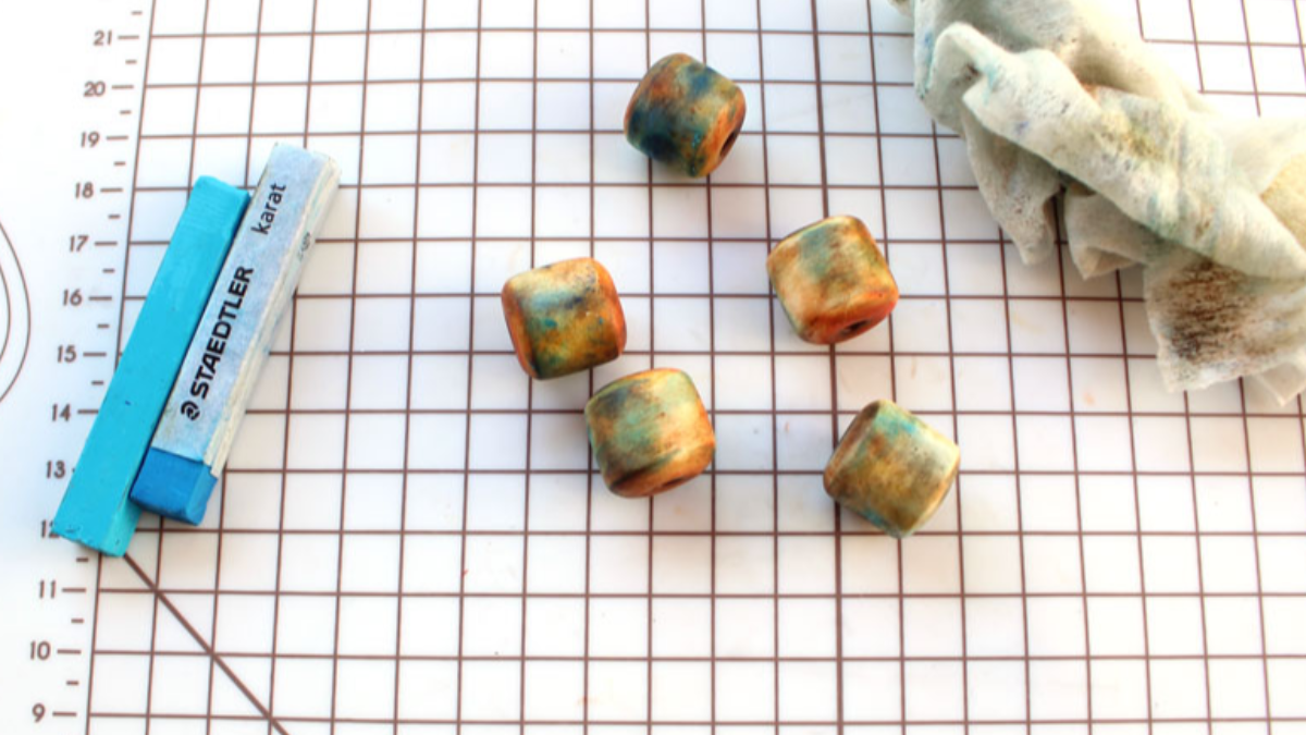 Collana con grandi perle di argilla polimerica, imitazione della ceramica : Tappa 7 Collana con grandi perle di argilla polimerica, imitazione della ceramica : Tappa 7