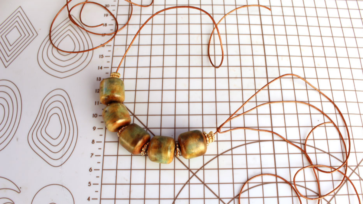 Collana con grandi perle di argilla polimerica, imitazione della ceramica : Tappa 11 Collana con grandi perle di argilla polimerica, imitazione della ceramica : Tappa 11