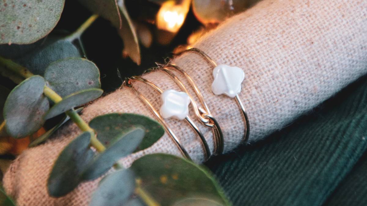 Schema Anello in oro con perle di madreperla Schema Anello in oro con perle di madreperla