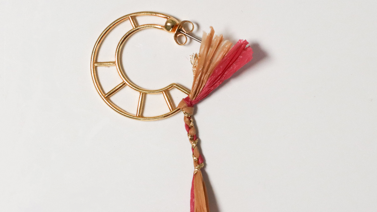 Orecchini a forma di luna in rafia rosa e marrone e filo d'oro : Tappa 7 Orecchini a forma di luna in rafia rosa e marrone e filo d'oro : Tappa 7