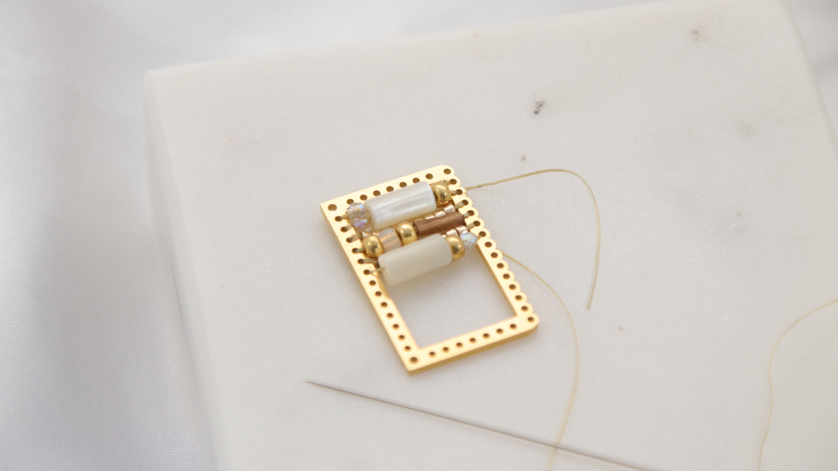 Orecchini di perle intrecciate : Tappa 2 Orecchini di perle intrecciate : Tappa 2