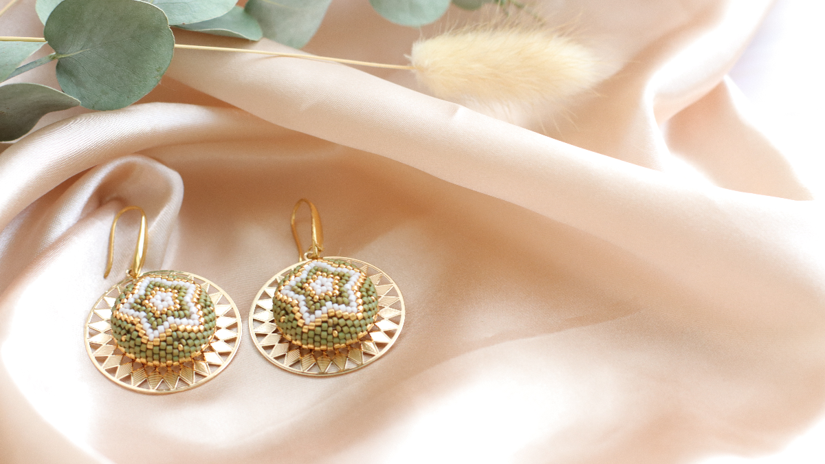 Schema Orecchini 3D a tessitura circolare peyote su cabochon di legno e stampe Schema Orecchini 3D a tessitura circolare peyote su cabochon di legno e stampe