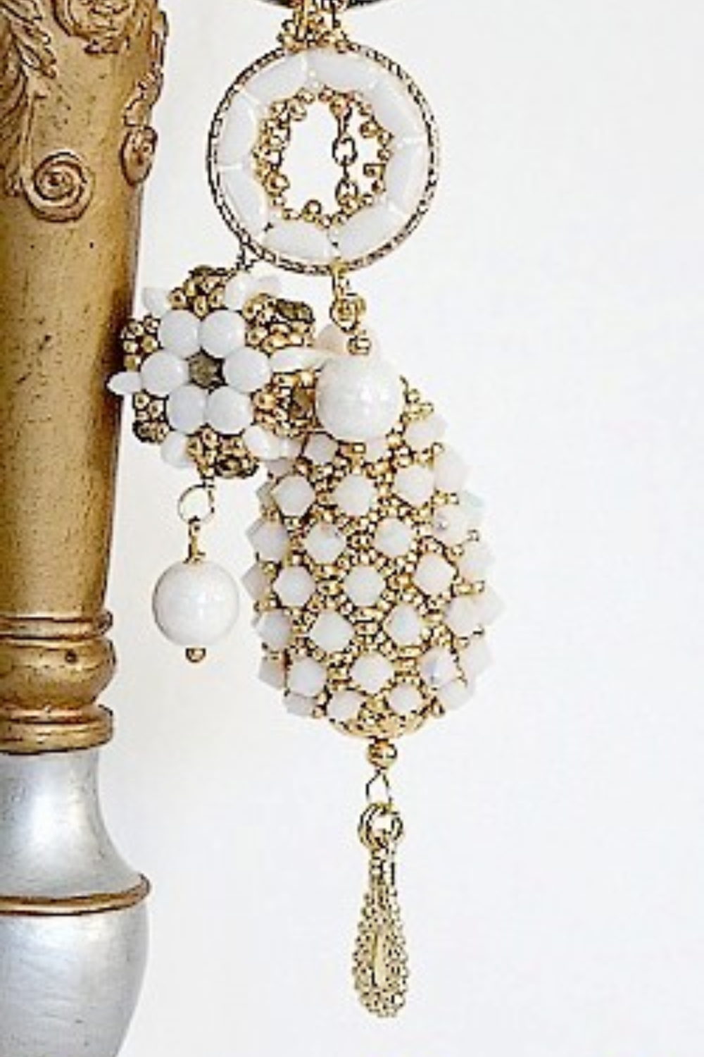 Schema Gioielli 3 in 1 con perline Victoria, Lea e Donuts e supporto in legno Jesse e Jack Schema Gioielli 3 in 1 con perline Victoria, Lea e Donuts e supporto in legno Jesse e Jack