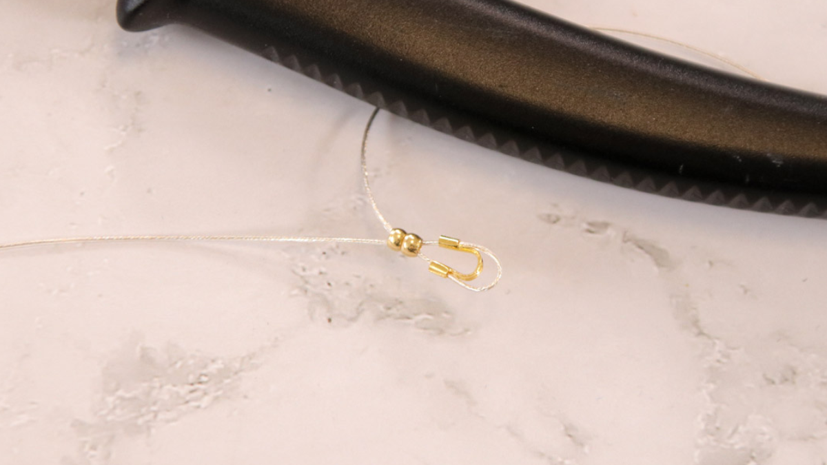 Collana con smeraldo d'imitazione e perle di vetro sfaccettate antiche : Tappa 1 Collana con smeraldo d'imitazione e perle di vetro sfaccettate antiche : Tappa 1