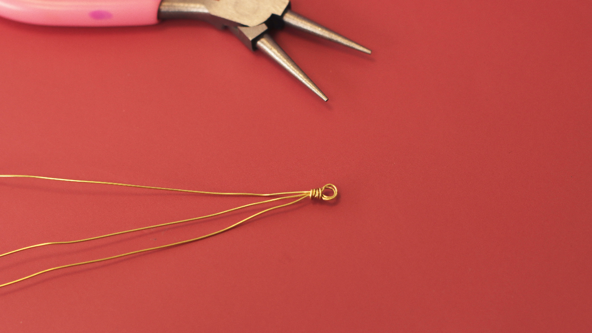 Anello fai da te per principianti con biconi arcobaleno Swarovski : Tappa 2 Anello fai da te per principianti con biconi arcobaleno Swarovski : Tappa 2