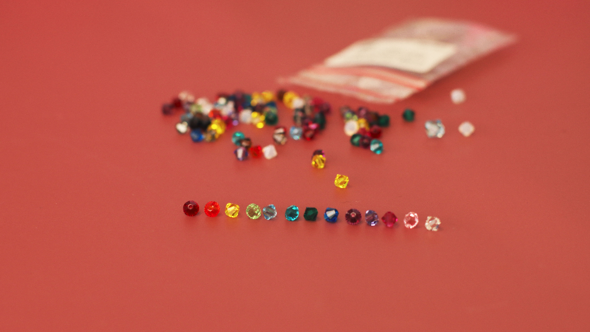 Anello fai da te per principianti con biconi arcobaleno Swarovski : Tappa 3 Anello fai da te per principianti con biconi arcobaleno Swarovski : Tappa 3