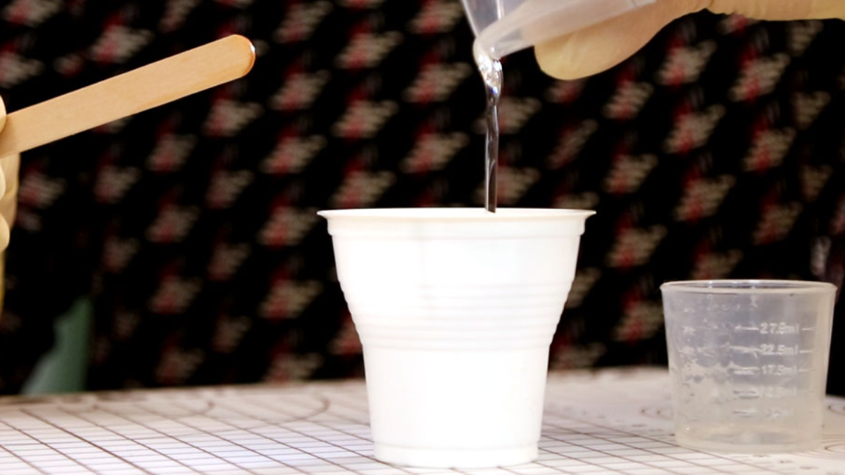 Orecchini in polimero e resina con fiori di ortensia essiccati : Tappa 5 Orecchini in polimero e resina con fiori di ortensia essiccati : Tappa 5