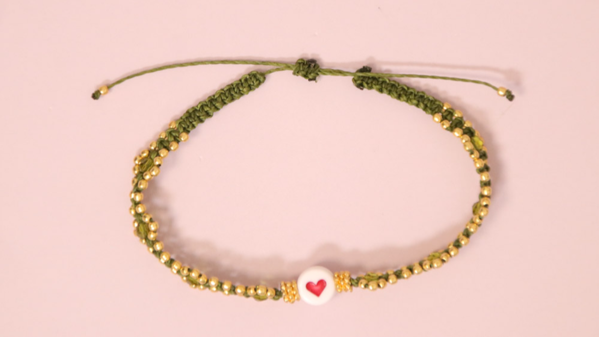 DIY Piccolo braccialetto in micro macramé color cachi con perline dorate : Tappa 14 DIY Piccolo braccialetto in micro macramé color cachi con perline dorate : Tappa 14