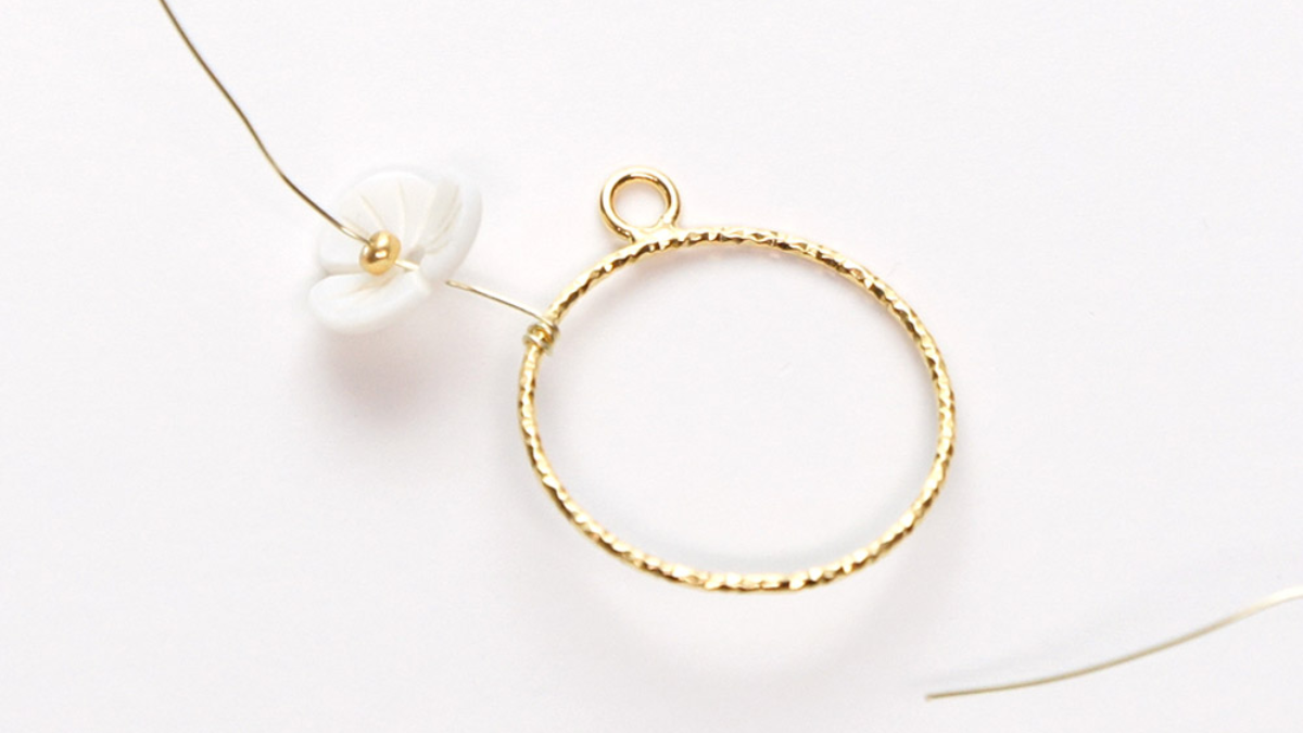 Orecchini da sposa con fiore di madreperla : Tappa 1 Orecchini da sposa con fiore di madreperla : Tappa 1